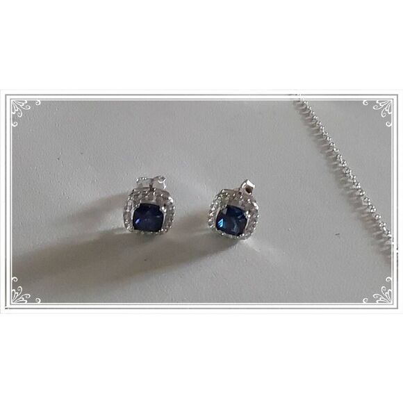 New~6.05 Ct. Blue & White Sapphire Halo Design Pendant Necklace & Earring Set - Picture 3 of 4